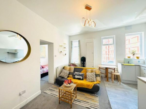 2 Bedroom Apartment with Seaside Views
